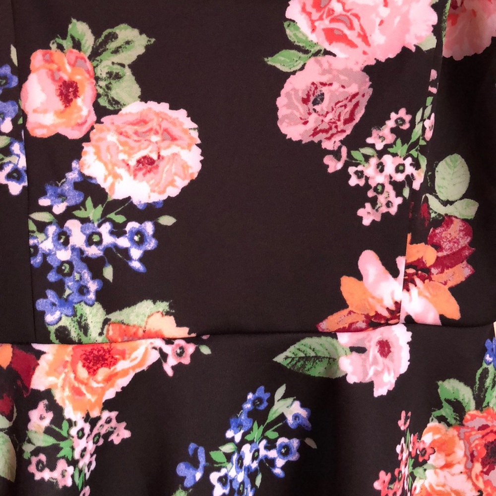 Floral design dress - Picture 3 of 5